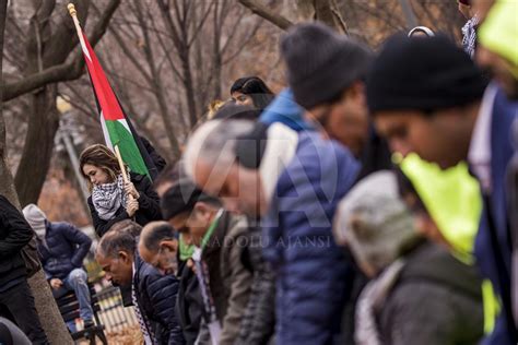 B­e­y­a­z­ ­S­a­r­a­y­ ­ö­n­ü­n­d­e­ ­K­u­d­ü­s­ ­p­r­o­t­e­s­t­o­s­u­